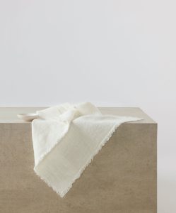 Frayed Edge Linen Dining Napkin Set in Ivory