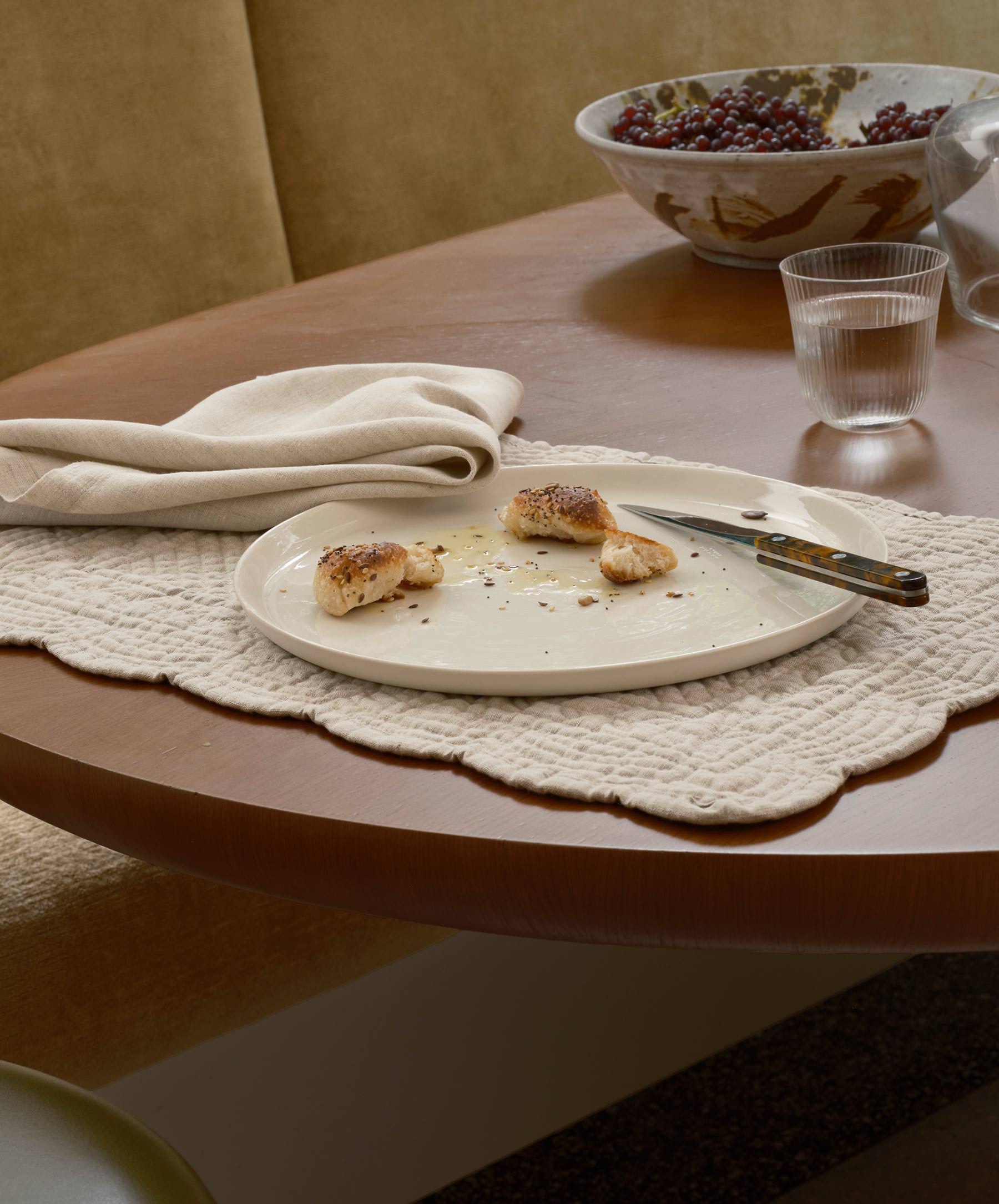 Dining details and tableware